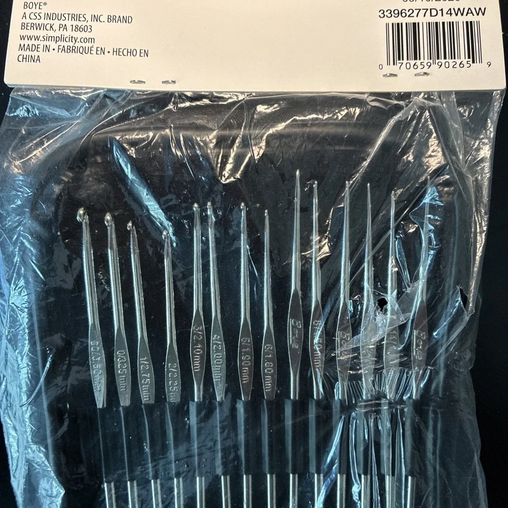 Boye 25pc CrochetMaster: 16 Steel Hooks 8 Aluminum Hooks Carrying Case New Open